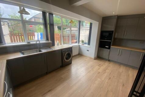 Priesthorpe Avenue, Stanningley, PUDSEY photo 3