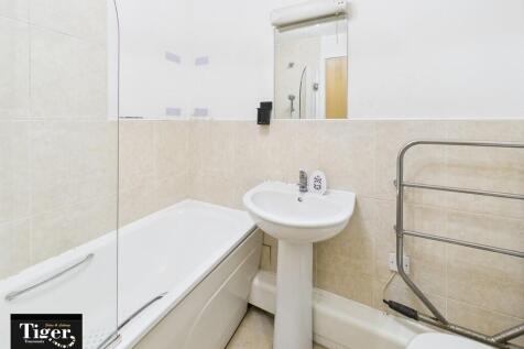 CAM02176G0-PR0565...