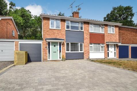 Yateley, GU46 - property photo