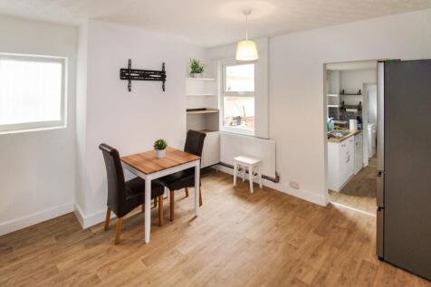 Palmerston Street, Bedford photo 3