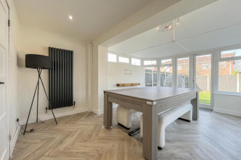 DINING ROOM/CONSERVATORY