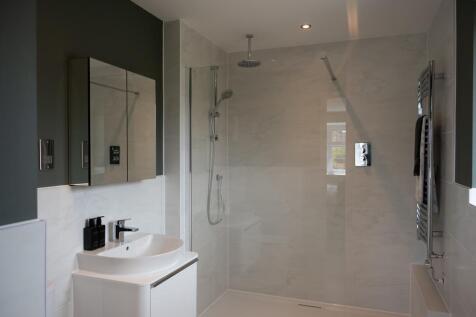 redrow---the-henley---main-bedroom-en-suite---6726