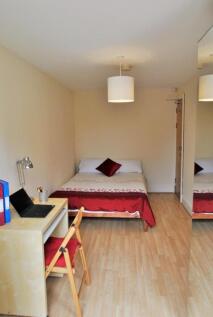Bright double bedroom with study desk area...
