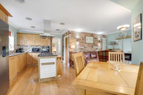 Kitchen &amp; Family Area
