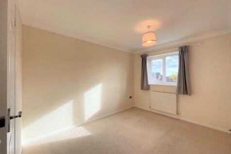 Sparrowhawk Way, Huntingdon photo 4