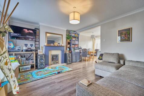 Lounge to front