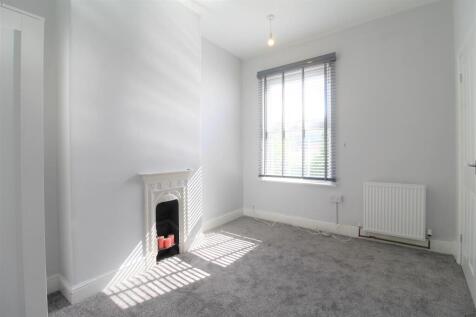 10 Bedroom 2 (2).JPG