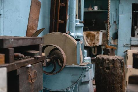 Showroom/Commercial Area