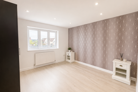 Christie Gardens, Romford, Essex, RM6 photo 5