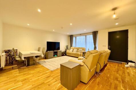 Open plan lounge/dining area