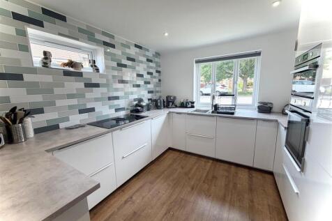 Kitchen2.jpg