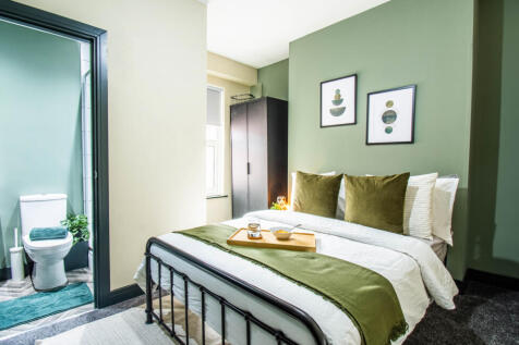 Professional 4 bedroom house share Coupe Road, Sh