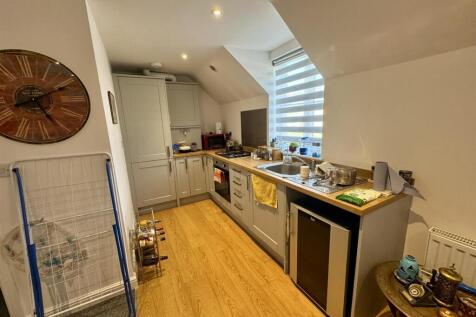 Kitchen (1/3)