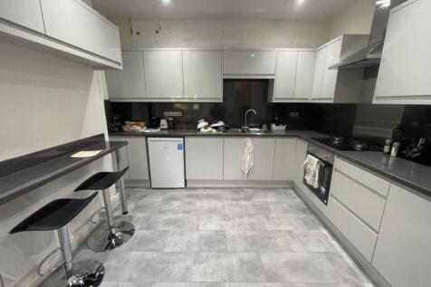 8-bed house on Derby Road, Fallowfield, £145pppw, £628/mo