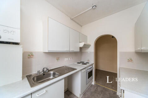 Kitchen (view 2)