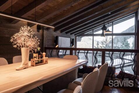 Dining area mountain view chalet Courchevel