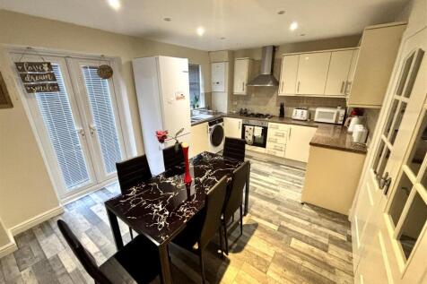 Open Plan Kitchen and Dining Room