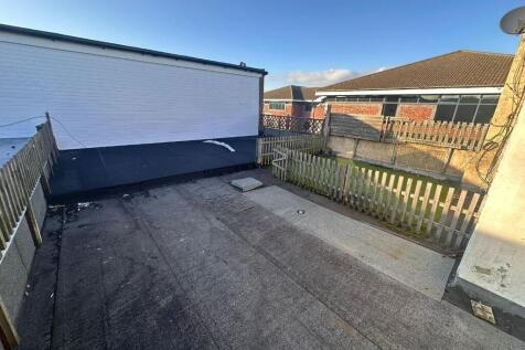 Ennis Square, Redcar, North Yorkshire, TS10 photo 4