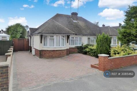 2-bed bungalow on West Parade, Dunstable, LU6, £1,300/mo