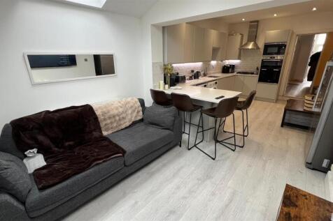 6-bed terraced on £152pppw excl. bills, Mauldeth Road, Fallowfield, £3,952/mo