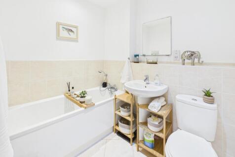 The Den, Tadley, RG26 photo 4