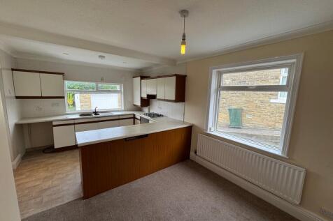 Leeds Road, Shipley, BD18 photo 3