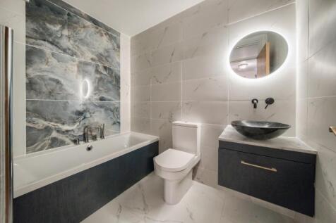 Bathroom 2.jpg