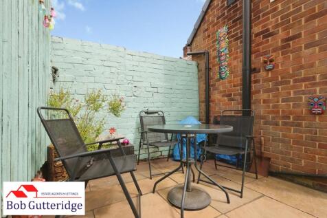ENCLOSED REAR YARD