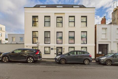 CAM01740G0-PR0478-STILL002