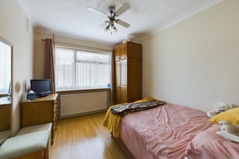 Presented by Nicoleta at EweMove Bexleyheath and D