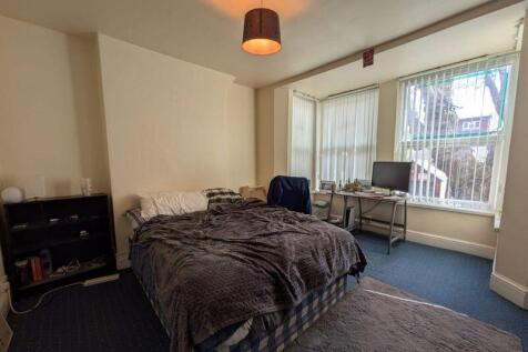 5-bed terraced on Albert Grove, Nottingham, £2,492/mo