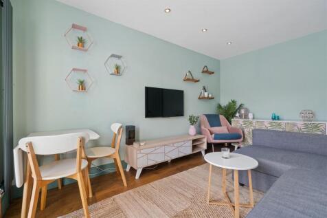 65 Abbott Ave, Wimbledon Chase, SW20 8SG reception