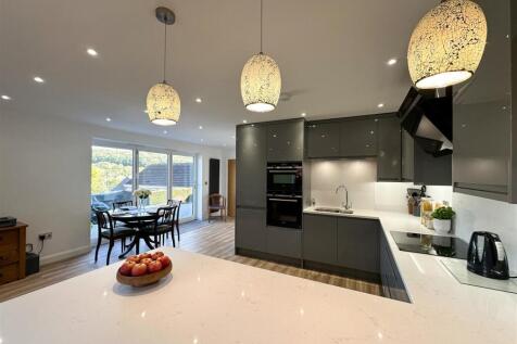 OPENPLAN BREAKFAST KITCHEN DINING FAMILY ROOM