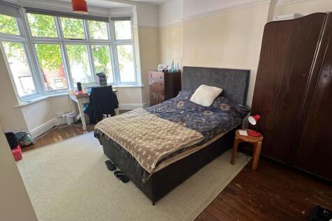 Harlaxton Drive, Nottingham, Nottinghamshire, NG7 photo 3