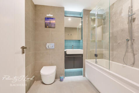 2 bed, 2 bath Apartment in london - Photo 13