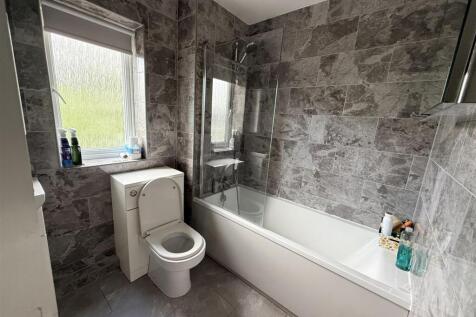 Threxton Place, Bolton photo 4