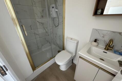 En-suite for Room 1