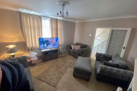 Callan Grove, South Ockendon photo 5