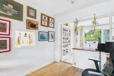 8. CAM01984G0-PR0536-STILL009