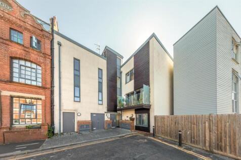 80a Stoneham Road-1.jpg