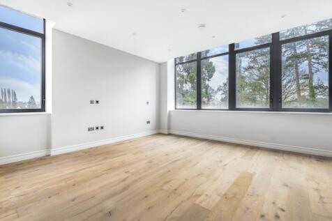 Littleworth Road, Esher KT10 photo 3
