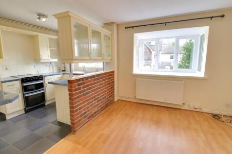 The Yews, Horndean, Waterlooville photo 3