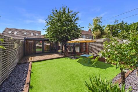Presented by Clinton at EweMove Bexleyheath and Da