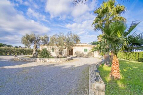 Excellent villa for sale in Alcudia with tourists license