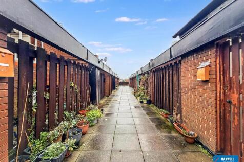 Burnt Oak Broadway 15.jpg