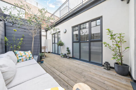 High Street, Bromley, BR1. 2 bedroom apartment for sale