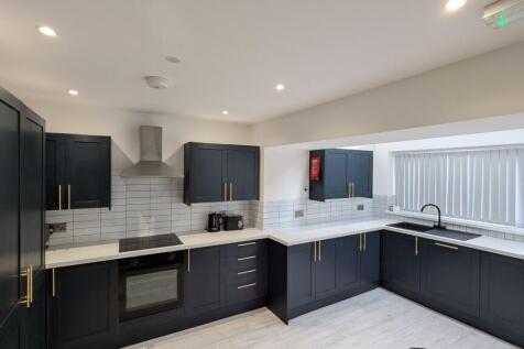 5 Bed-Claremont Road, Wavertree, L15 photo 4
