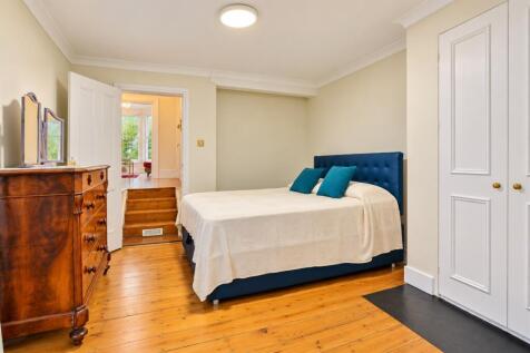 Beauchamp Road, SW11 photo 3