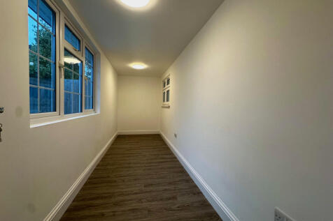 Tamworth Lane, Mitcham, CR4 photo 5