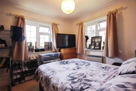 Alsford Close, Lightwater, Surrey, GU18 photo 4